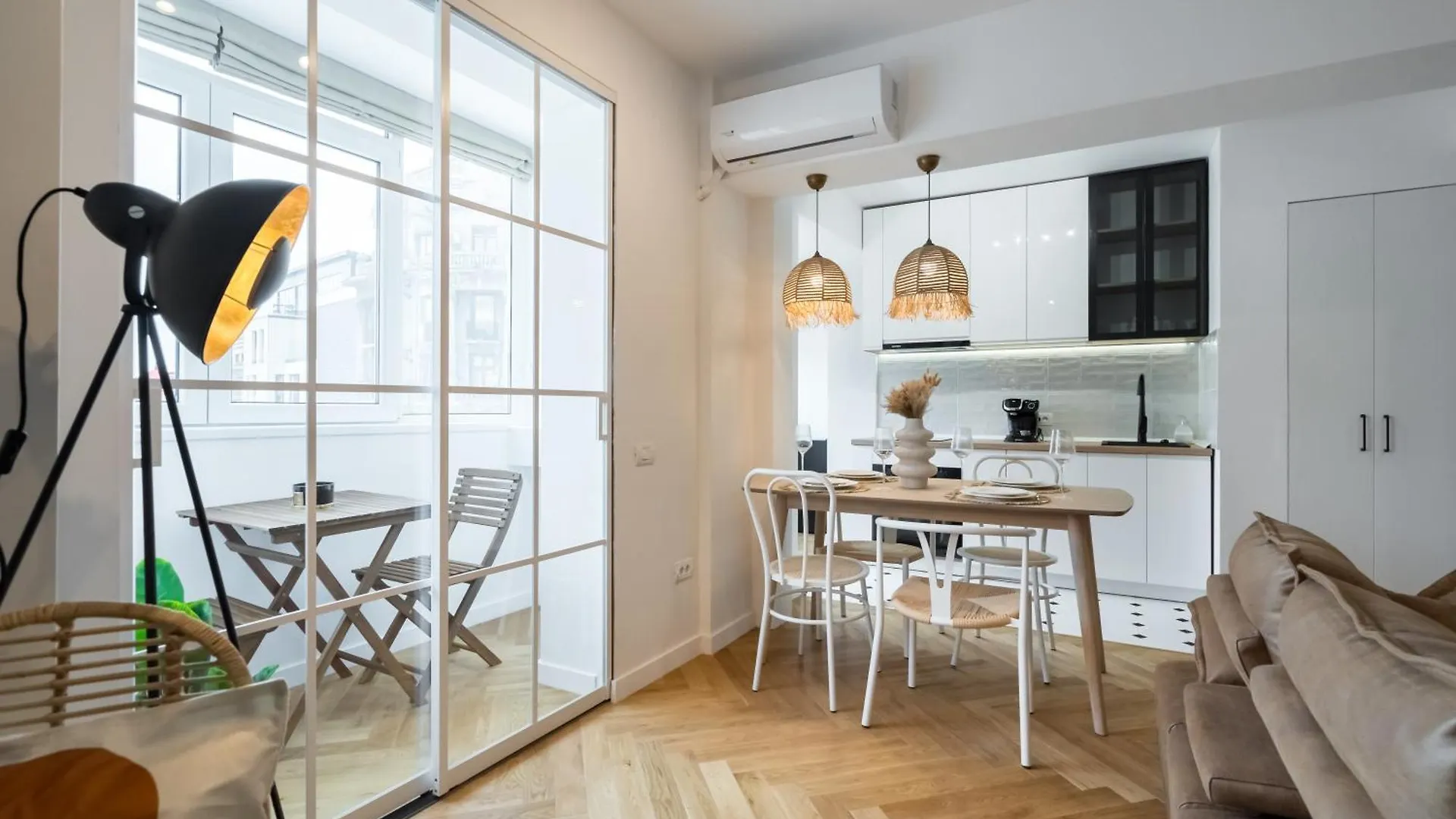Orangerie Calea Victoriei Apartment Bucharest