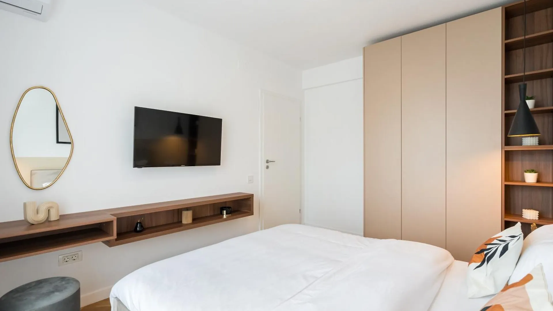 Orangerie Calea Victoriei Apartment Bucharest