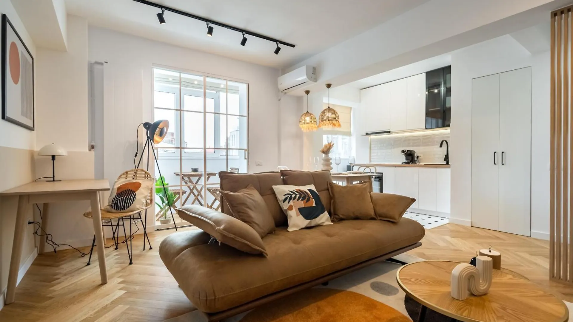 Orangerie Calea Victoriei Apartment Bucharest